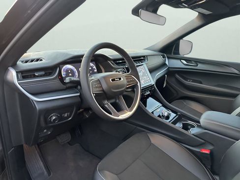 New 2025 Jeep Grand Cherokee L Altitude image 26