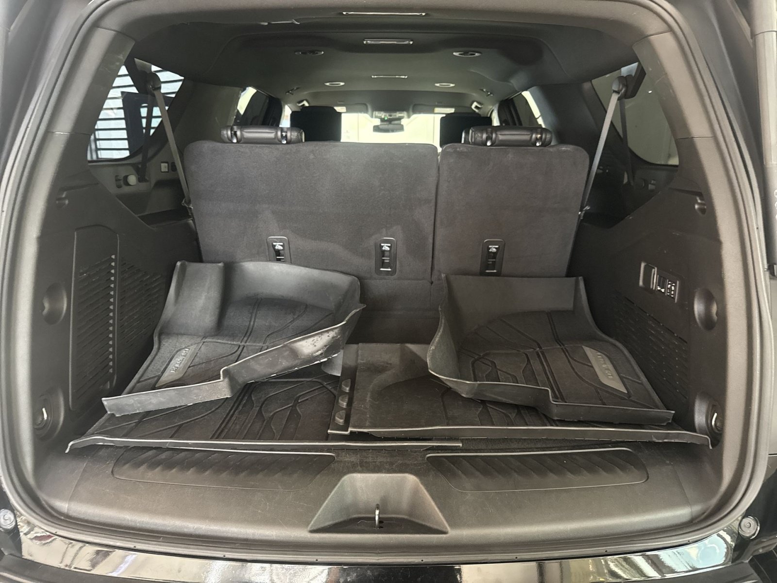 Used 2024 Chevrolet Suburban LT w/ Luxury Package AWD/4WD image 27