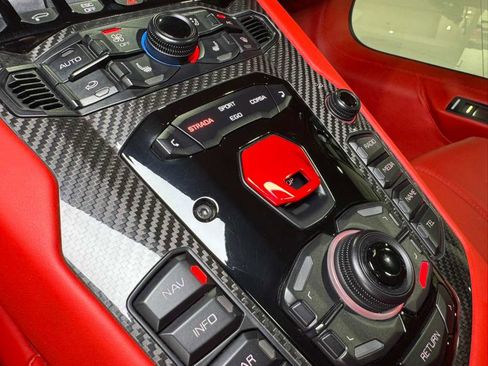 Used 2018 Lamborghini Aventador S image 37
