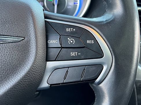 Used 2016 Chrysler 300 Limited RWD image 23