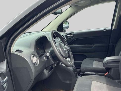 Used 2014 Jeep Compass Sport w/ Power Value Group FWD image 2