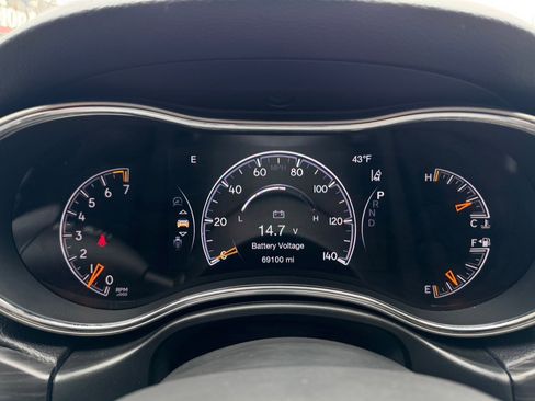 Used 2019 Jeep Grand Cherokee Limited w/ Luxury Group II image 47