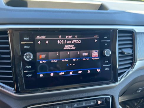 Used 2023 Volkswagen Atlas SEL Premium image 15