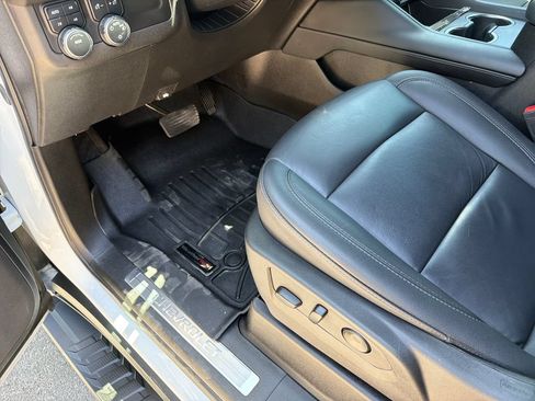 Used 2024 Chevrolet Suburban Z71 w/ Luxury Package AWD/4WD image 23