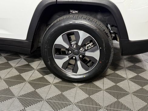 Used 2022 Jeep Grand Cherokee Limited 4xe w/ Luxury Tech Group II image 11