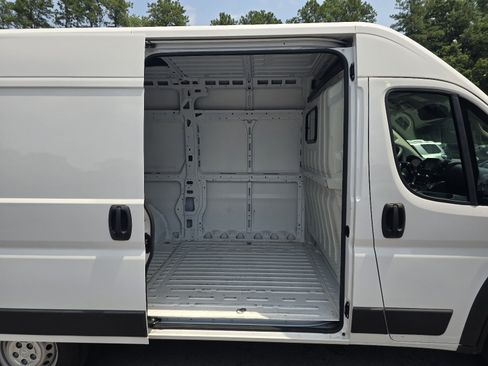 Used 2024 RAM ProMaster 2500 w/ Convenience Group FWD image 12