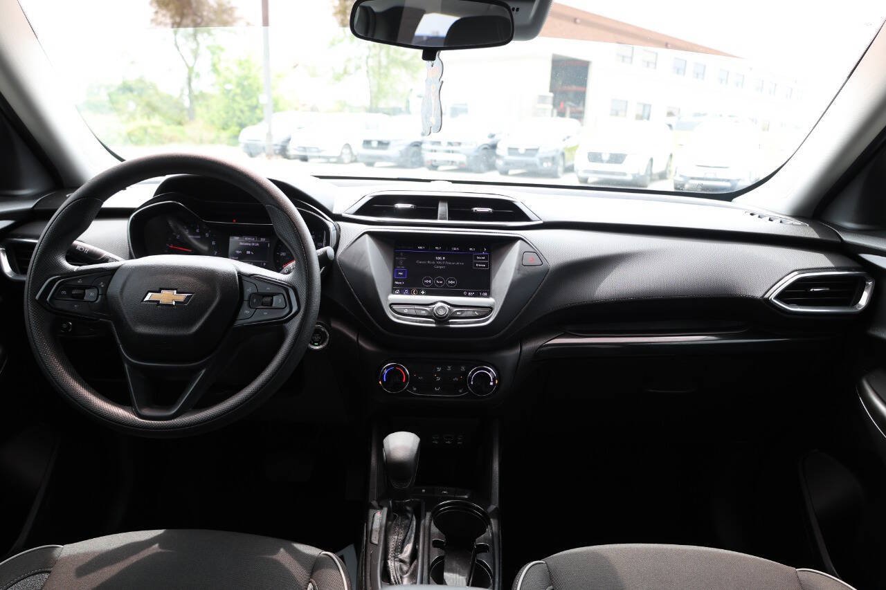 Used 2023 Chevrolet TrailBlazer LT FWD image 14