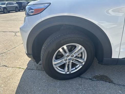 Used 2023 Ford Explorer XLT AWD/4WD image 35