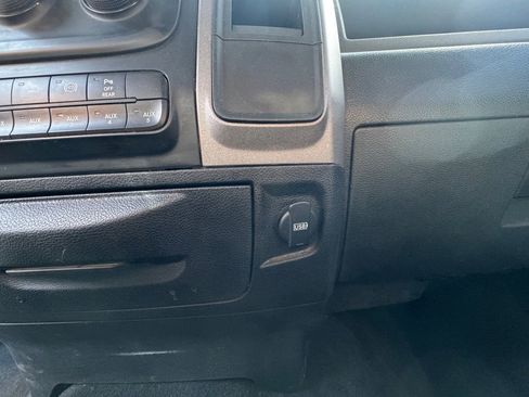 Used 2017 RAM 2500 Tradesman w/ Chrome Appearance Group image 25