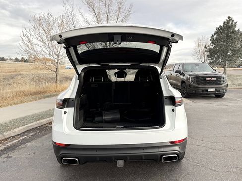 Used 2023 Porsche Cayenne Platinum Edition image 8