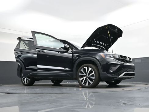 Used 2024 Volkswagen Taos SE image 49