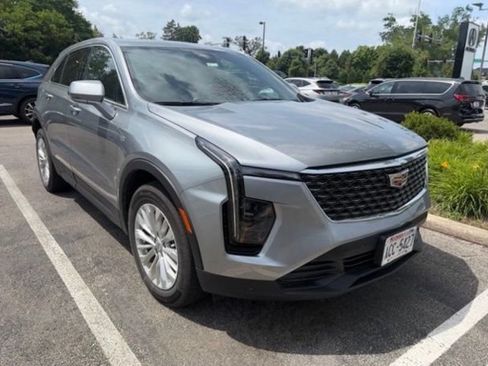 Used 2024 Cadillac XT4 Luxury w/ Cold Weather Package FWD image 1