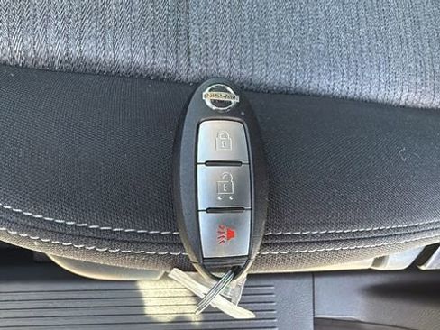 Used 2021 Nissan Rogue S image 29