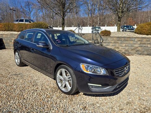 Used 2016 Volvo V60 T5 Premier image 1
