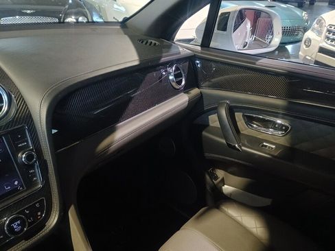 Used 2019 Bentley Bentayga AWD/4WD image 21