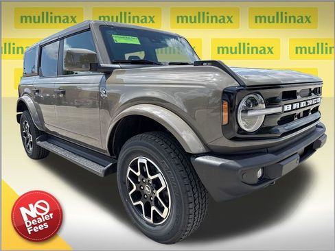 New 2026 Ford Bronco Outer Banks AWD/4WD image 1