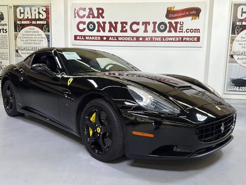 Used 2010 Ferrari California image 2