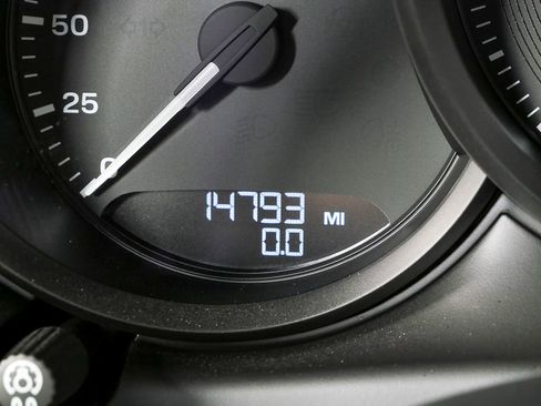 Certified 2025 Porsche Macan GTS image 9