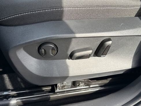 Certified 2025 Volkswagen Taos SE image 13