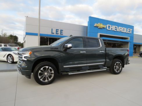 New 2026 Chevrolet Silverado 1500 High Country w/ Technology Package AWD/4WD image 1
