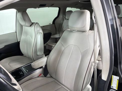 Used 2020 Chrysler Pacifica Limited FWD image 13