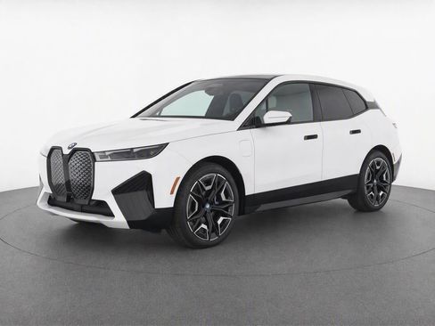 Used 2024 BMW iX xDrive50 w/ Sport Package AWD/4WD image 7