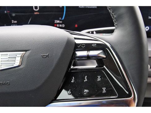 Certified 2026 Cadillac Vistiq Luxury image 17