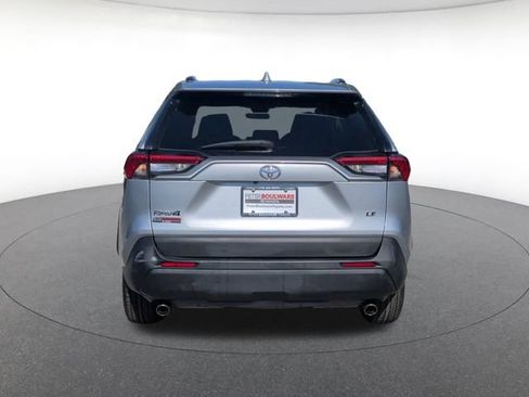 Used 2020 Toyota RAV4 LE FWD image 4