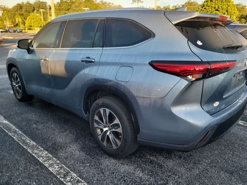 Used 2021 Toyota Highlander XLE FWD image 5