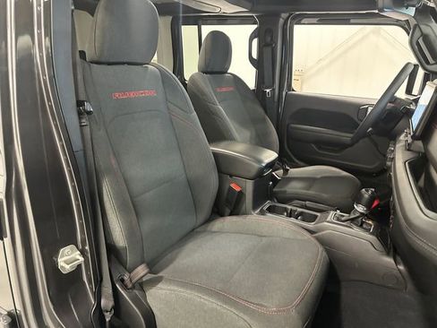 Used 2024 Jeep Wrangler Unlimited Rubicon w/ Dual Top Group AWD/4WD image 28