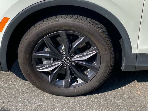 Used 2024 Volkswagen Tiguan SE AWD/4WD image 6