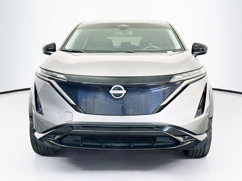 Used 2023 Nissan Ariya AWD image 2