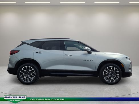 Used 2025 Chevrolet Blazer RS FWD image 2