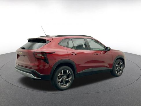 Used 2025 Chevrolet Trax LT FWD image 9