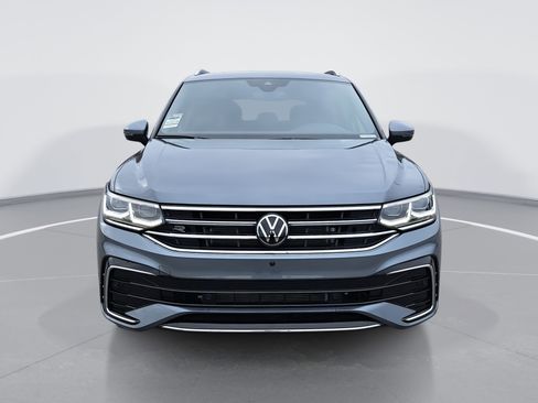 Certified 2024 Volkswagen Tiguan SEL R-Line image 8