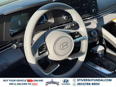Certified 2026 Hyundai Elantra SE FWD image 17