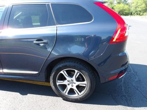 Used 2015 Volvo XC60 T6 w/ Proximity Package AWD/4WD image 38
