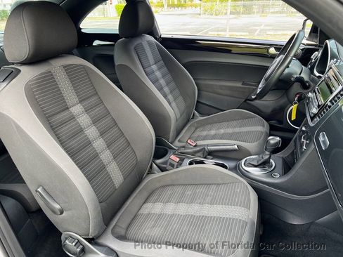 Used 2012 Volkswagen Beetle Launch Edition image 12