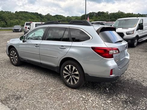 Used 2017 Subaru Outback 2.5i Limited AWD/4WD image 3