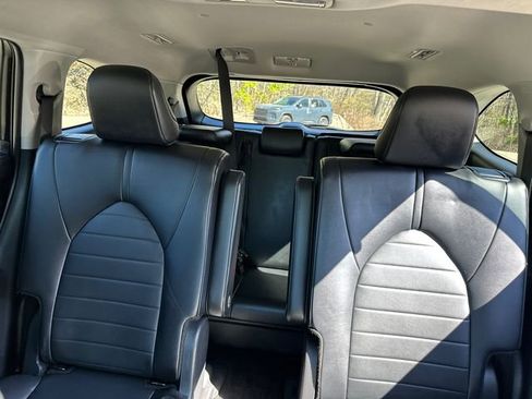 Certified 2024 Toyota Highlander XLE AWD/4WD image 35