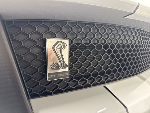 Used 2017 Ford Mustang Shelby GT350 image 4
