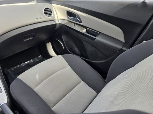 Used 2014 Chevrolet Cruze LS image 16