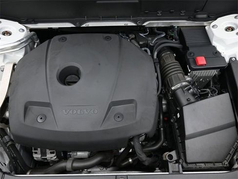 Used 2022 Volvo XC90 T6 Momentum w/ Advanced Package image 35