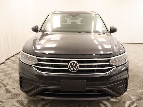 Certified 2023 Volkswagen Tiguan SE w/ Panoramic Sunroof Package FWD image 5