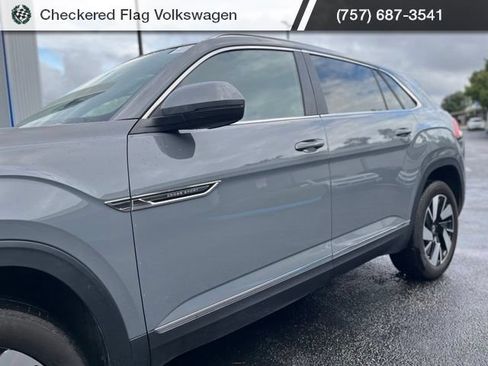 Used 2025 Volkswagen Atlas Cross Sport SEL AWD/4WD image 3