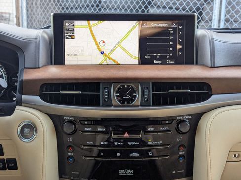 Used 2016 Lexus LX 570 4WD image 18