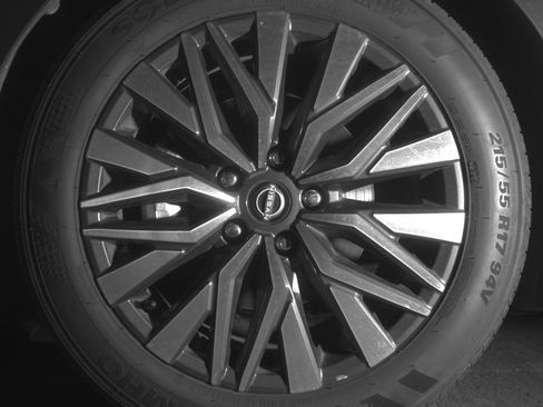 Used 2025 Nissan Altima 2.5 SV FWD image 12