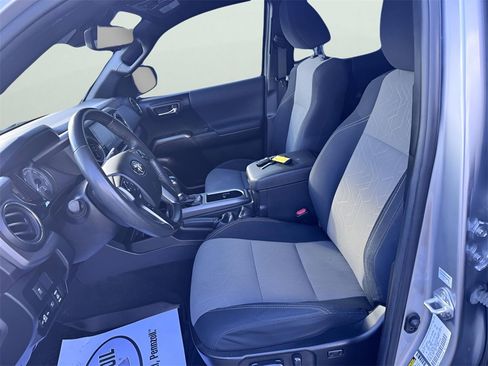 Used 2021 Toyota Tacoma TRD Off-Road image 17