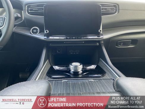 Used 2024 Jeep Wagoneer Series II image 3