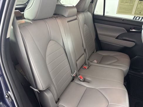 Used 2021 Toyota Highlander XLE image 27